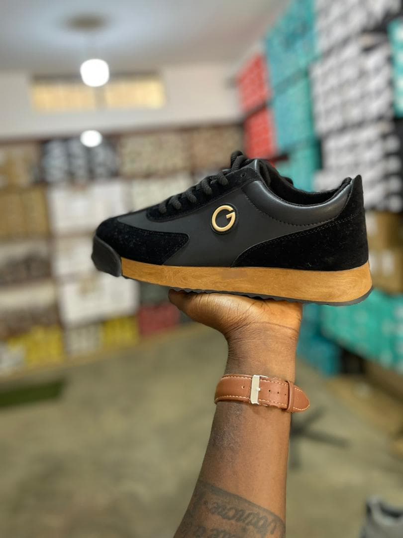 CHAUSSURE STYLE ET DURABLE  - image 1